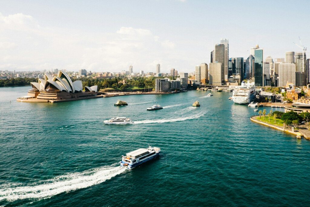 Sydney i Australien med operahuset i baggrunden ved dagslys