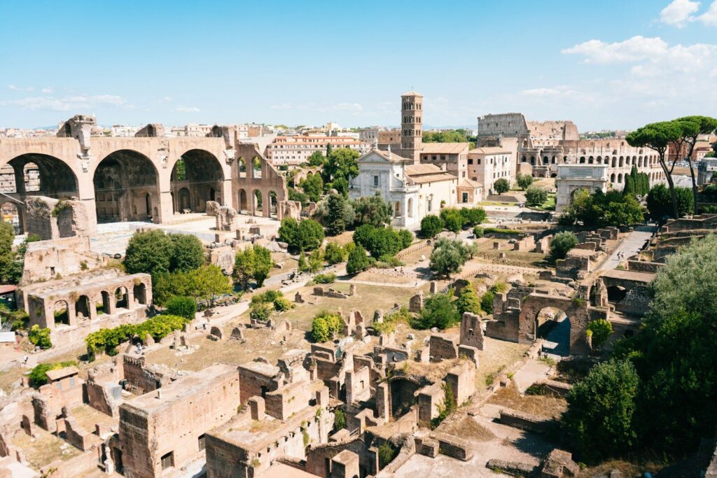 Forum Romanum i Rom ved dagslys